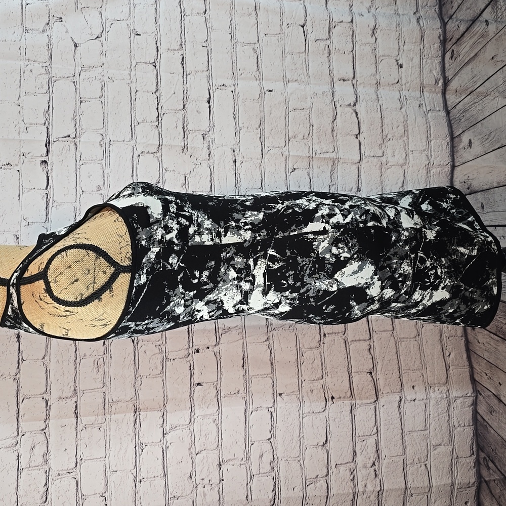 Guess Monochrome Abstract Bodycon Dress Size Medium NWT - Picture 5 of 15